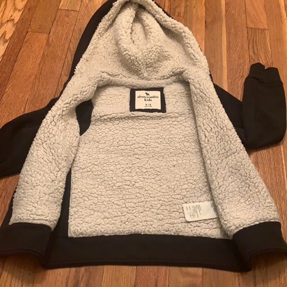 Abercrombie kids fur hoodie - Picture 3 of 5